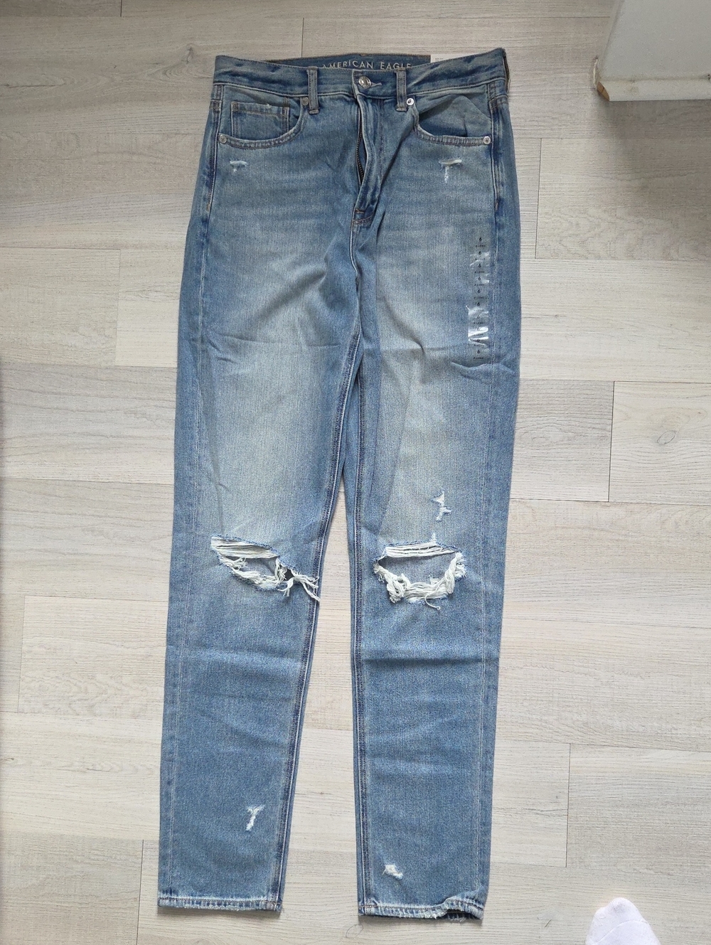 American Eagle Womens High-Rise Mom Jean - Size 6 X-Long - New With Tags